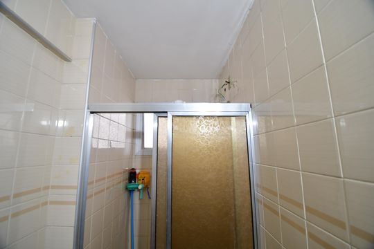 Banheiro de apartamento à venda com 1 quarto, 40m² em Centro, Campinas