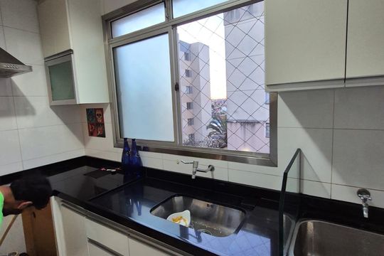 Cozinha de apartamento para alugar com 3 quartos, 61m² em Cardoso, Belo Horizonte