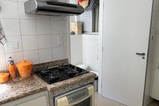 Cozinha de apartamento para alugar com 3 quartos, 100m² em Barra Funda, Guarujá