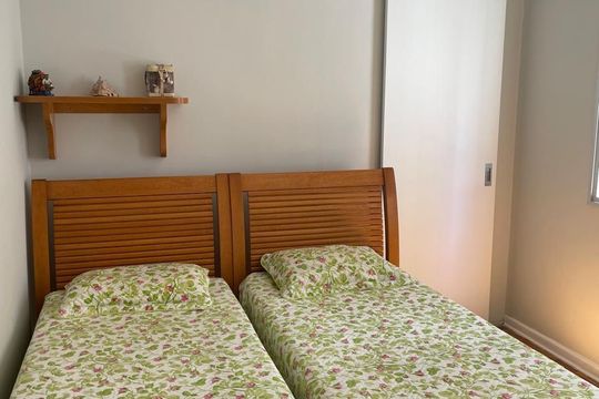 Quarto de apartamento para alugar com 3 quartos, 100m² em Barra Funda, Guarujá