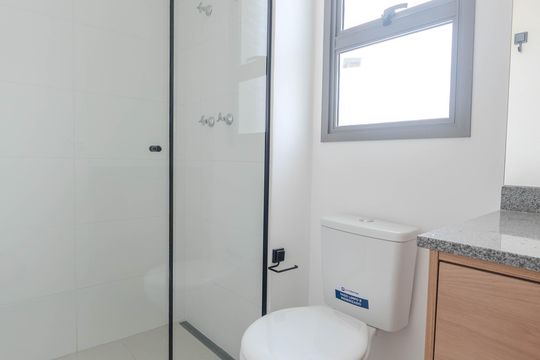 Banheiro de kitnet/studio para alugar com 1 quarto, 25m² em Bela Vista, São Paulo