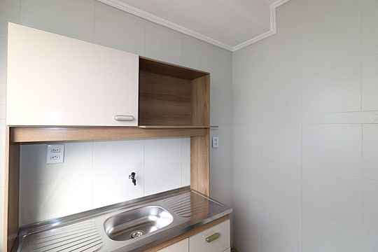 Cozinha de apartamento à venda com 1 quarto, 55m² em Vila Ipiranga, Porto Alegre