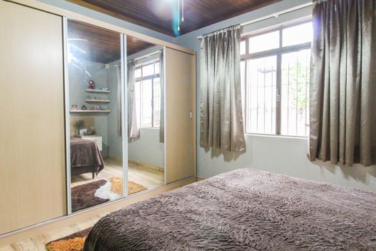 Quarto 1 de casa de condomínio para alugar com 3 quartos, 280m² em Sítio Tunel Verde, Cachoeirinha