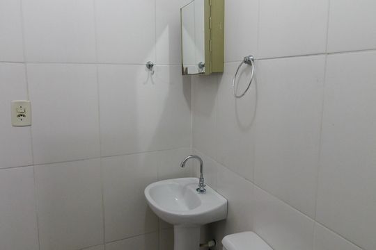Banheiro de apartamento para alugar com 1 quarto, 15m² em Vila Sao Luis(zona Oeste), São Paulo