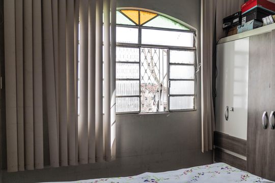 Quarto 2 de casa à venda com 3 quartos, 420m² em Jardim Montanhês, Belo Horizonte