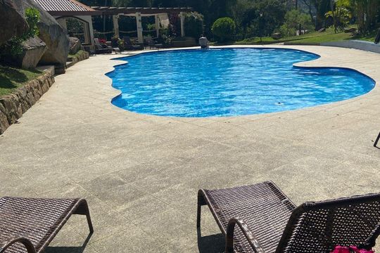 Apartamento para alugar com 2 quartos, 60m² em Samambaia, Petrópolis