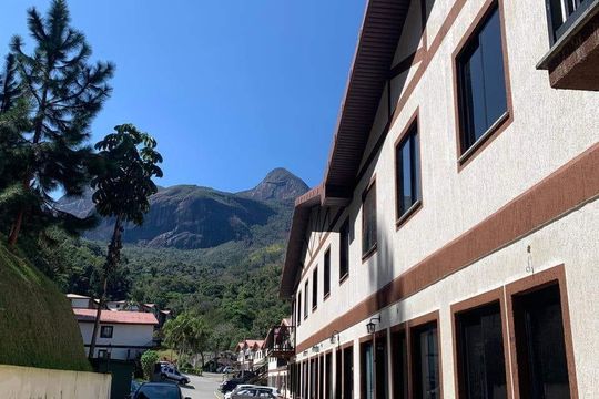 Apartamento para alugar com 2 quartos, 60m² em Samambaia, Petrópolis