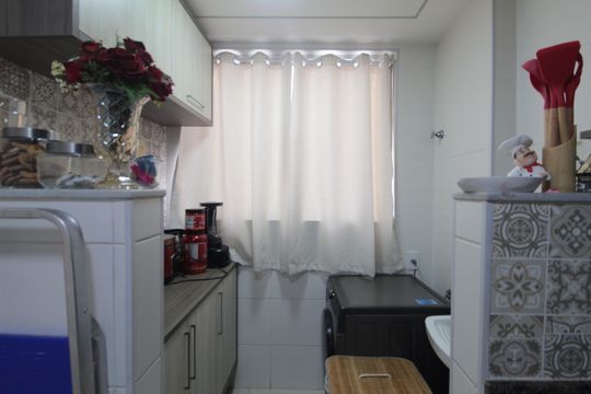 Cozinha e Área de Serviço de apartamento para alugar com 2 quartos, 55m² em Planalto, Belo Horizonte