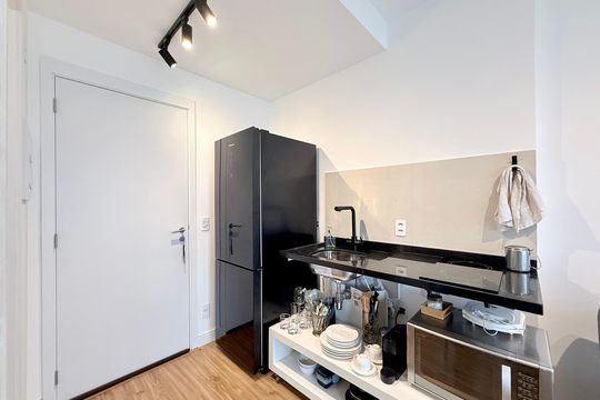 Cozinha  de kitnet/studio para alugar com 1 quarto, 28m² em Jardim das Acacias, São Paulo