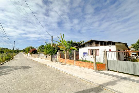 Vista da Rua de casa para alugar com 1 quarto, 30m² em São João do Rio Vermelho, Florianópolis