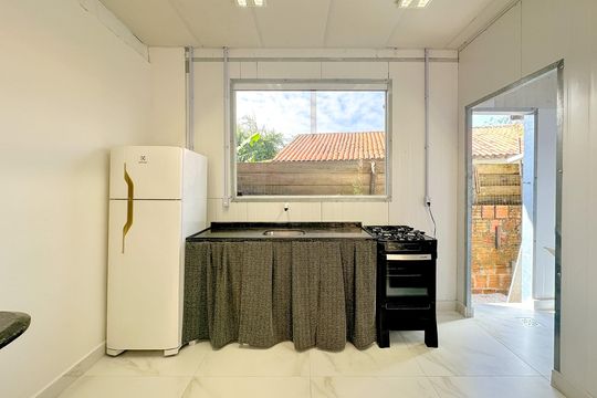 Cozinha de casa para alugar com 1 quarto, 30m² em São João do Rio Vermelho, Florianópolis