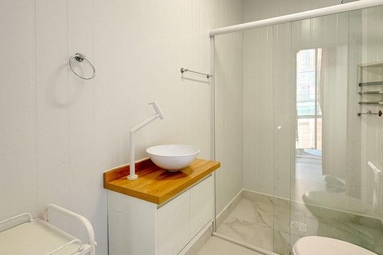 Banheiro de casa para alugar com 1 quarto, 30m² em São João do Rio Vermelho, Florianópolis