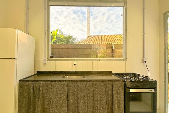 Cozinha de casa para alugar com 1 quarto, 30m² em São João do Rio Vermelho, Florianópolis