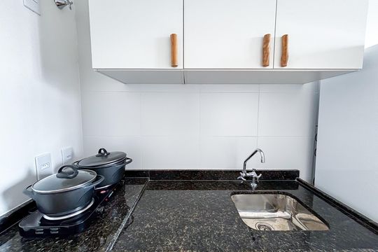 Cozinha de apartamento para alugar com 1 quarto, 24m² em Pinheiros, São Paulo