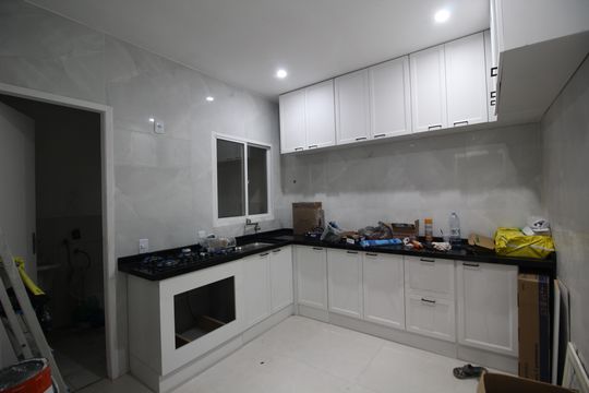 Cozinha de casa de condomínio à venda com 2 quartos, 100m² em Jacarepaguá, Rio de Janeiro