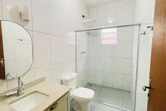 Banheiro Suíte de casa de condomínio para alugar com 3 quartos, 202m² em Portal do Santa Paula, Cotia