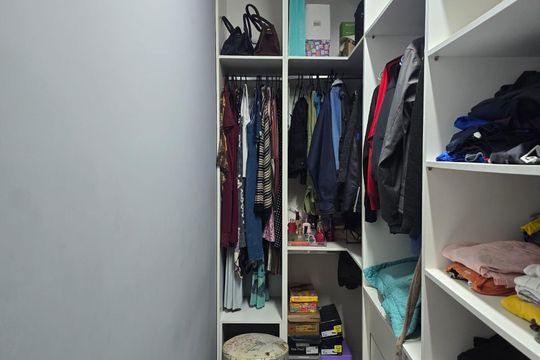 Closet da suíte de casa à venda com 4 quartos, 295m² em Jardim Rosana, Guarulhos