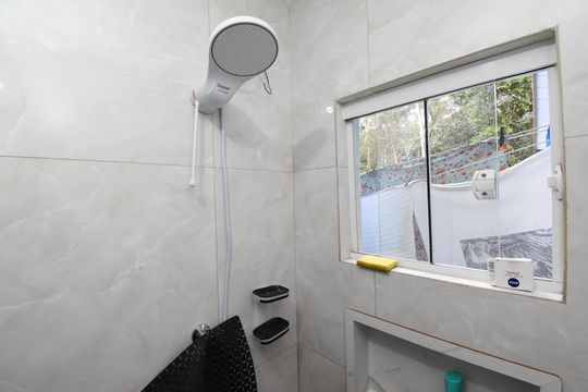 Banheiro 2 de casa à venda com 3 quartos, 156m² em Barreirinha, Curitiba