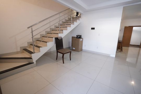 Casa à venda com 3 quartos, 136m² em Parque Amazonia, Goiânia