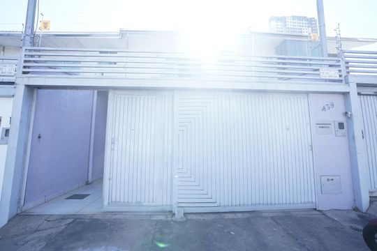 Fachada de casa à venda com 3 quartos, 136m² em Parque Amazonia, Goiânia