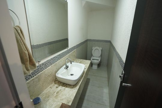 Lavabo de casa à venda com 3 quartos, 136m² em Parque Amazonia, Goiânia