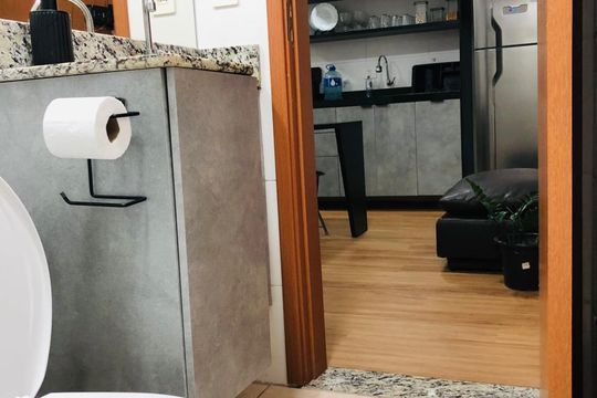 Banheiro de apartamento para alugar com 1 quarto, 42m² em Aviação, Praia Grande