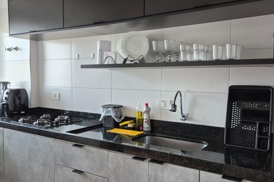 Cozinha de apartamento para alugar com 1 quarto, 42m² em Aviação, Praia Grande