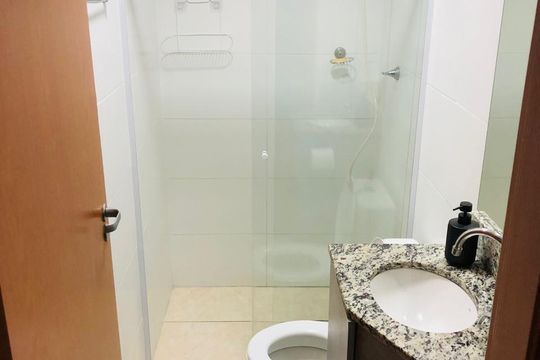 Banheiro de apartamento para alugar com 1 quarto, 42m² em Aviação, Praia Grande