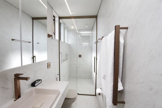 Banheiro da Suíte de apartamento à venda com 3 quartos, 140m² em Santa Lúcia, Belo Horizonte