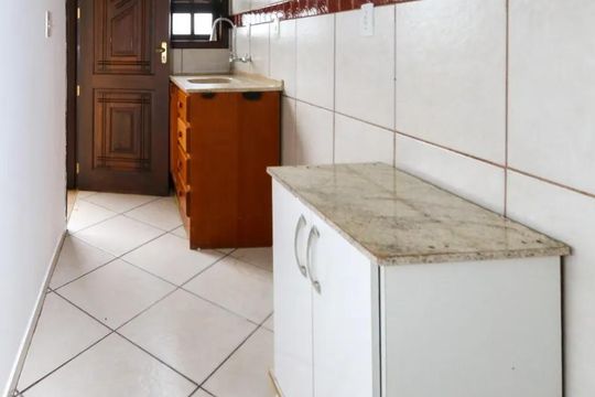 Cozinha de apartamento para alugar com 1 quarto, 36m² em São José, Canoas
