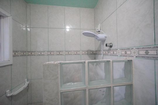 Banheiro de kitnet/studio para alugar com 1 quarto, 40m² em Monte Verde, Florianópolis