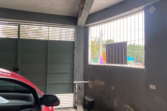 Garagem de casa à venda com 6 quartos, 600m² em São Pedro, Osasco