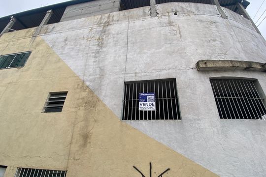 Fachada de casa à venda com 6 quartos, 600m² em São Pedro, Osasco