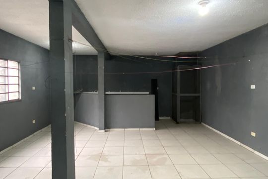 Área externa de casa à venda com 6 quartos, 600m² em São Pedro, Osasco
