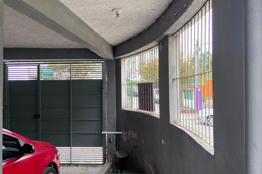 Garagem de casa à venda com 6 quartos, 600m² em São Pedro, Osasco