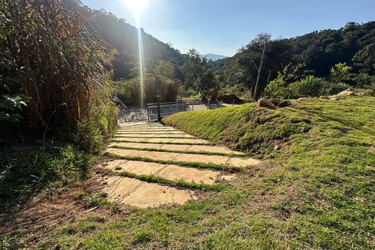 Quintal de casa à venda com 2 quartos, 1000m² em Portal da Serra, Barueri
