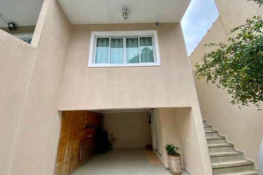 Garagem de casa à venda com 3 quartos, 137m² em Jardim Bom Clima, Guarulhos