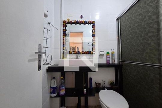 Banheiro de apartamento para alugar com 1 quarto, 42m² em Aviação, Praia Grande