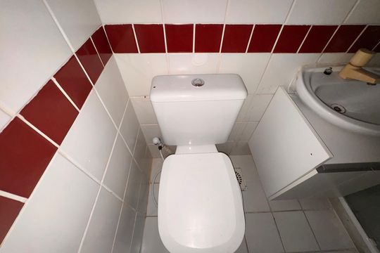 Banheiro Social de casa de condomínio para alugar com 2 quartos, 68m² em Vargem Pequena, Rio de Janeiro