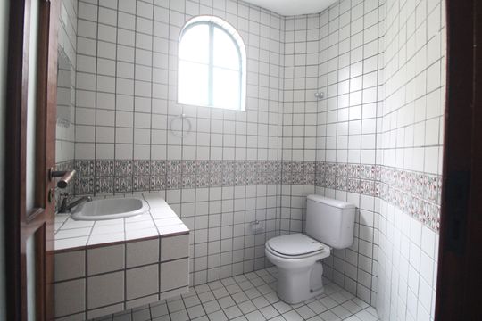 Lavabo de casa à venda com 3 quartos, 140m² em Vila Santo Antônio, São Paulo