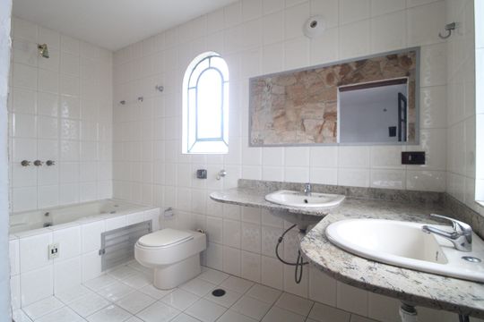 Banheiro da suíte de casa para alugar com 3 quartos, 140m² em Vila Santo Antônio, São Paulo