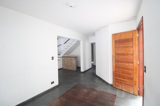 Casa para alugar com 3 quartos, 140m² em Vila Santo Antônio, São Paulo