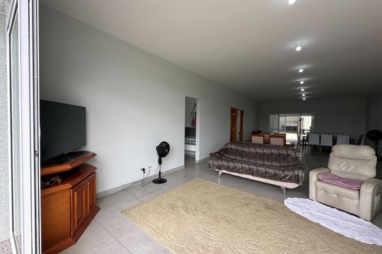 Sala de casa de condomínio para alugar com 5 quartos, 360m² em Parque Residencial Santa Paula, Jacareí