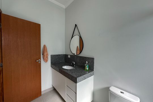 Banheiro da Suíte 2 de casa de condomínio para alugar com 5 quartos, 360m² em Parque Residencial Santa Paula, Jacareí