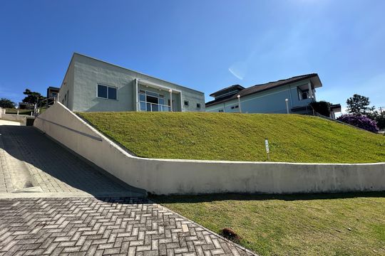 Fachada de casa de condomínio para alugar com 5 quartos, 360m² em Parque Residencial Santa Paula, Jacareí