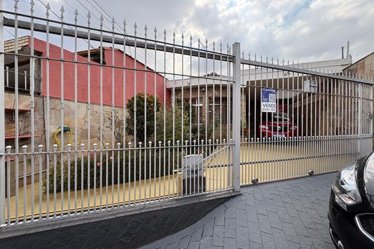 Fachada de casa à venda com 5 quartos, 214m² em Vila Primavera, São Paulo