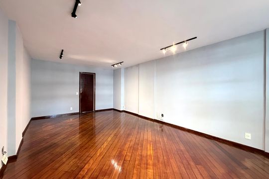 Sala de casa de condomínio à venda com 3 quartos, 220m² em Recreio dos Bandeirantes, Rio de Janeiro