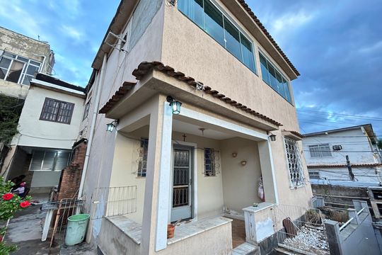 Fachada de casa à venda com 5 quartos, 191m² em Pilares, Rio de Janeiro