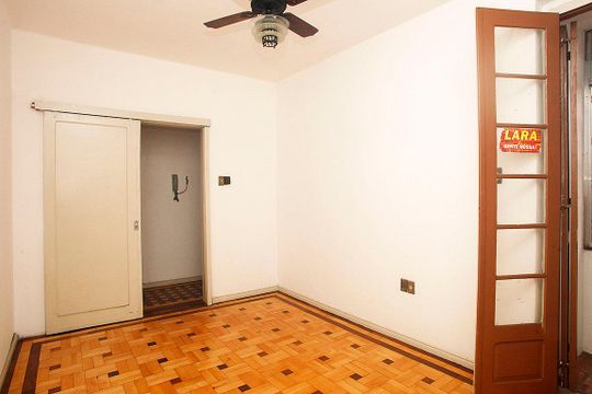 Quarto de apartamento para alugar com 1 quarto, 58m² em Azenha, Porto Alegre