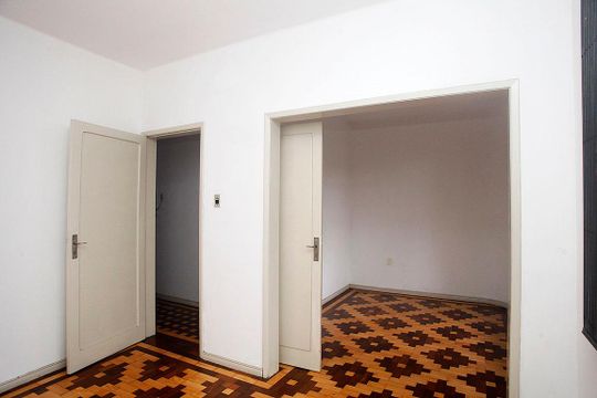 Sala 1 de apartamento para alugar com 1 quarto, 58m² em Azenha, Porto Alegre